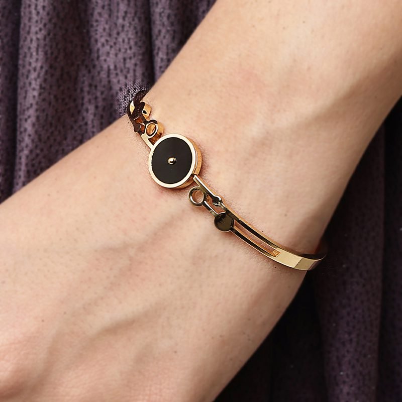 Elegant black round gold plated bracelet with black enamel charm