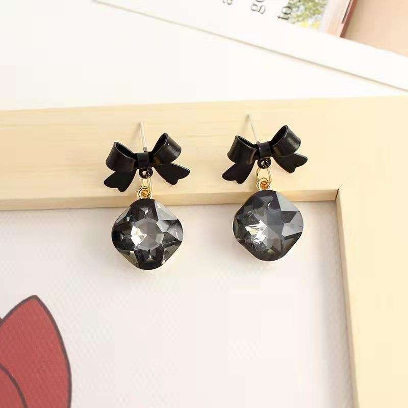 Black Bow Charm Earrings – Elegant Black Crystal Drop Earrings for Women