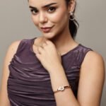 Heart-Hook Gold Bangle Bracelet