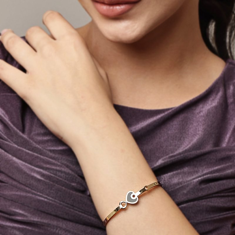 Black Elegant Heart Accent Anti-Tarnish Bracelet